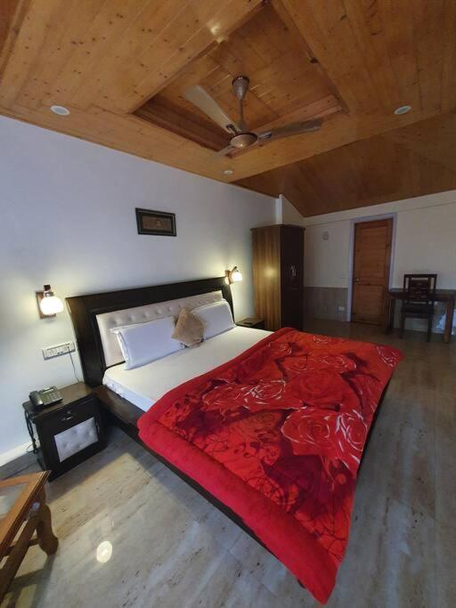 Kasauli Cascade A Cheerfull 4 Bedroom Challet Eksteriør billede