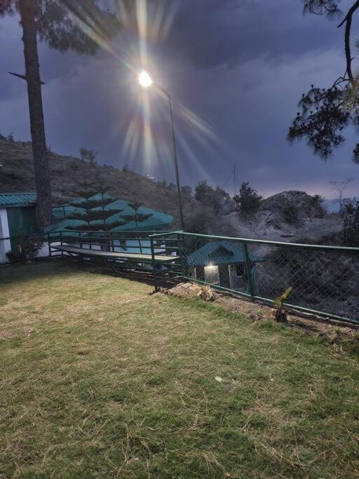 Kasauli Cascade A Cheerfull 4 Bedroom Challet Eksteriør billede