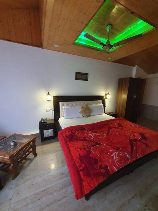 Kasauli Cascade A Cheerfull 4 Bedroom Challet Eksteriør billede